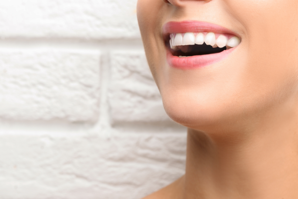 how to reduce gap between teeth naturally at home