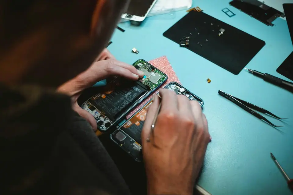 how to start a phone repair business